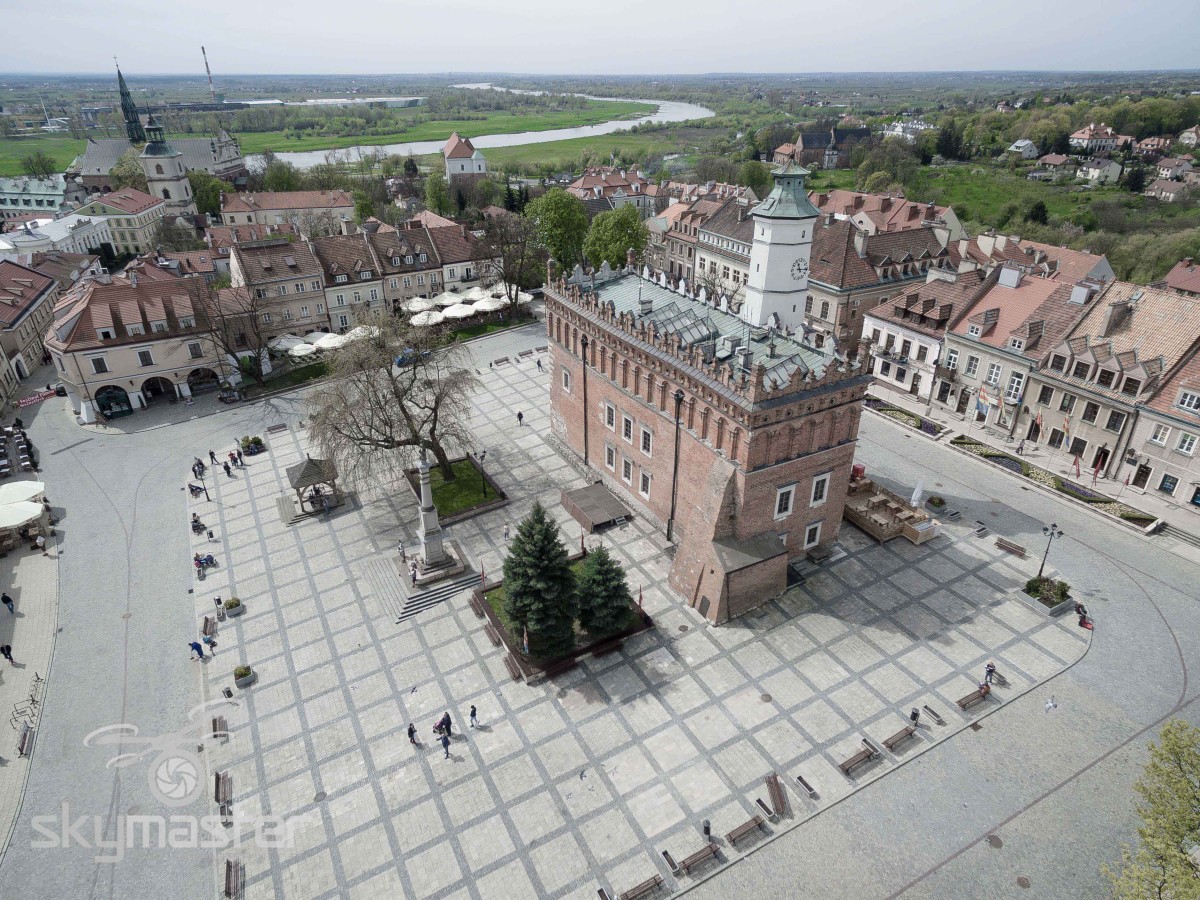 Sandomierz Ratusz zdjęcia z drona