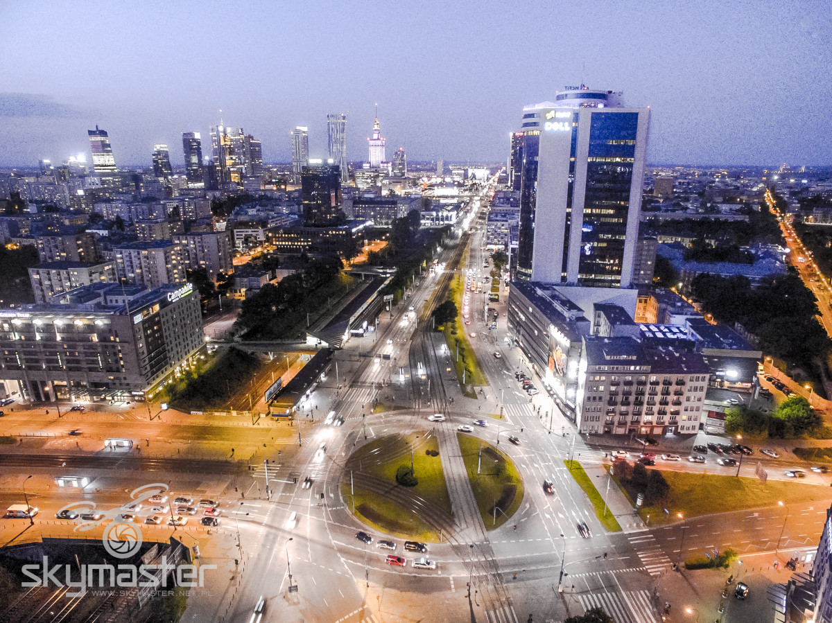 Warszawa nocą zdjęcia z drona